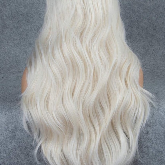♥️ PLATINUM BLONDE 22” STRAIGHT LACE FRONT WIG